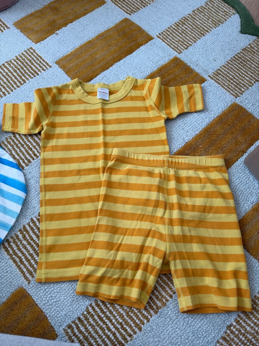 Hanna andersson golden yellow striped short sleeve pajama set size 130cm/US 8